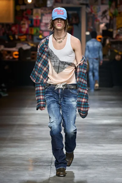 Look 14